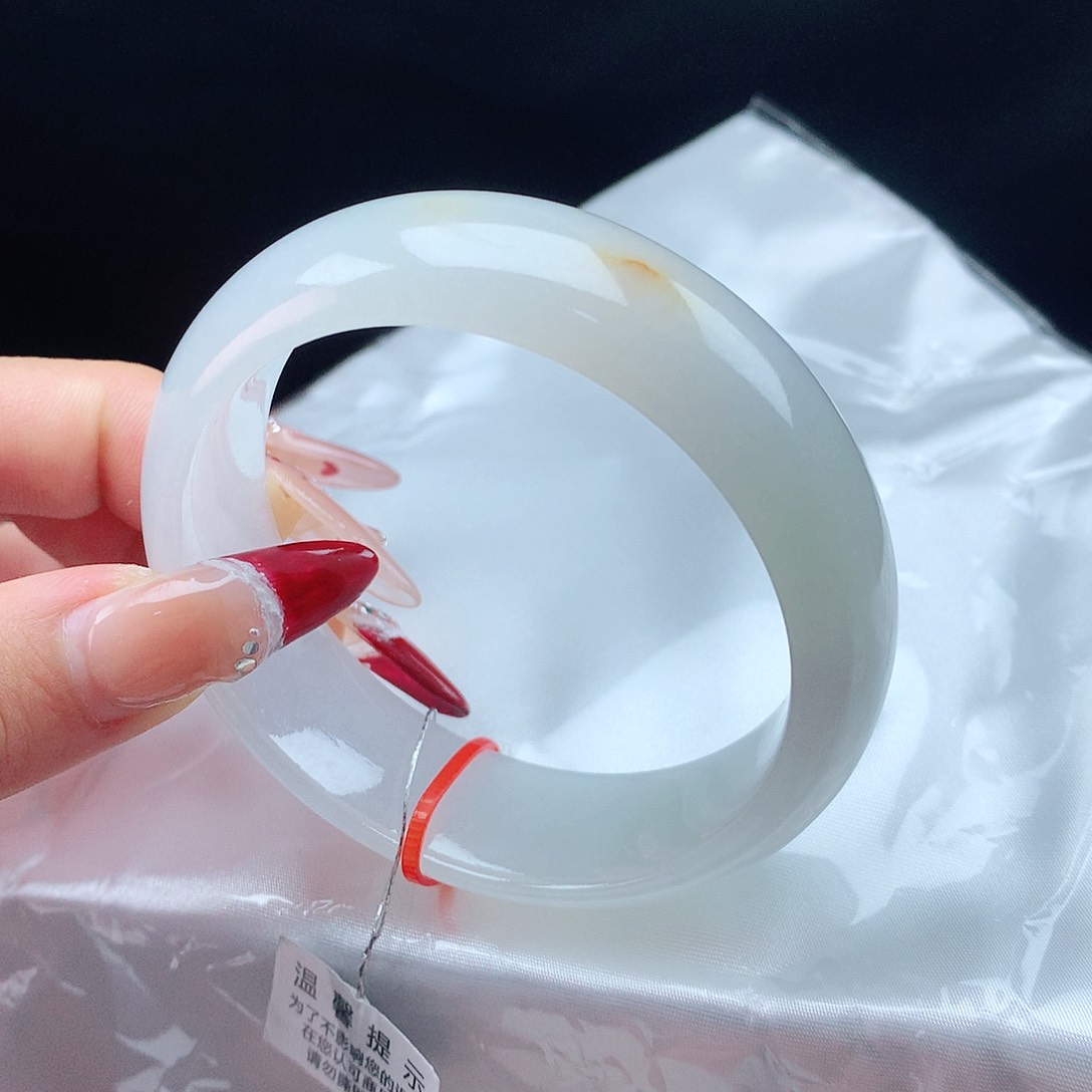 翡翠手镯未镶嵌58轮胎