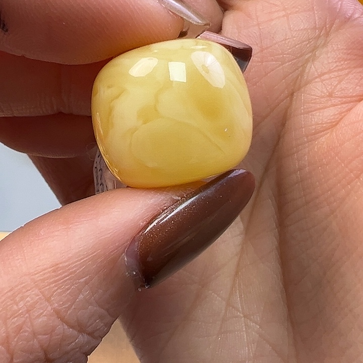 蜜蜡未镶嵌珠宝奇石