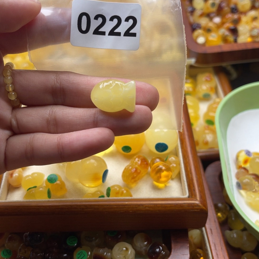 琥珀裸石未镶嵌蜜蜡