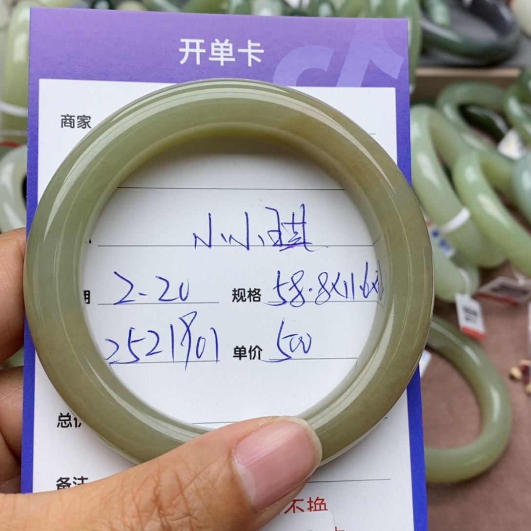 和田玉手镯未镶嵌小*琪