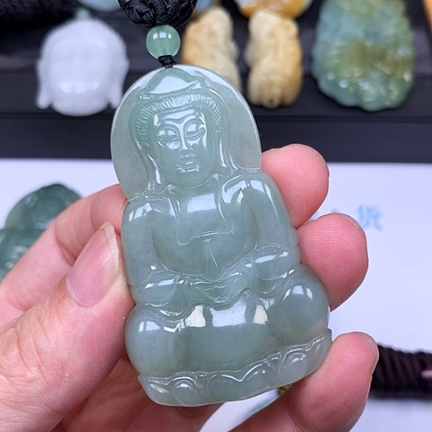 翡翠未镶嵌颈饰啤****。缅甸翡翠观音牌