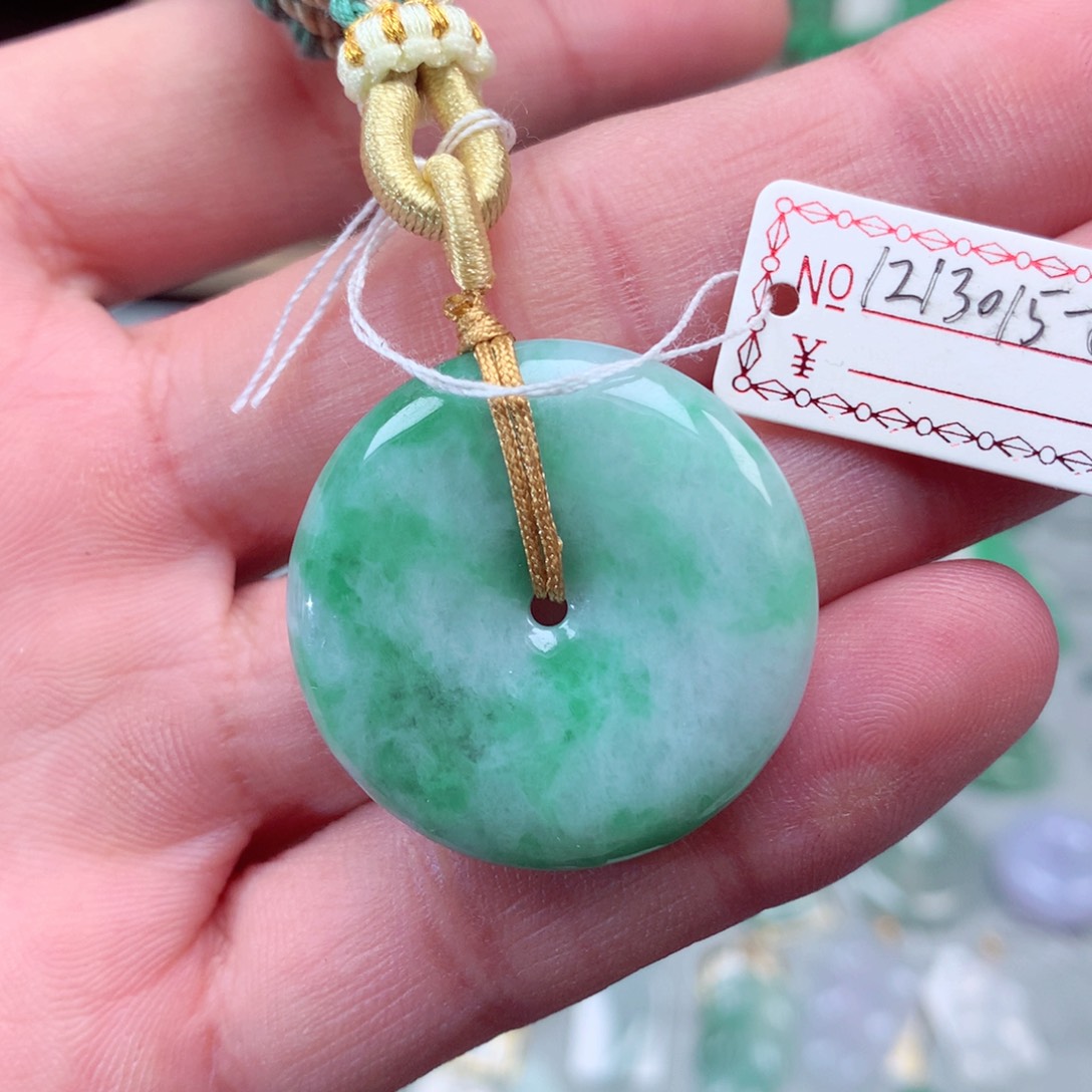 翡翠颈饰未镶嵌翡翠吊坠