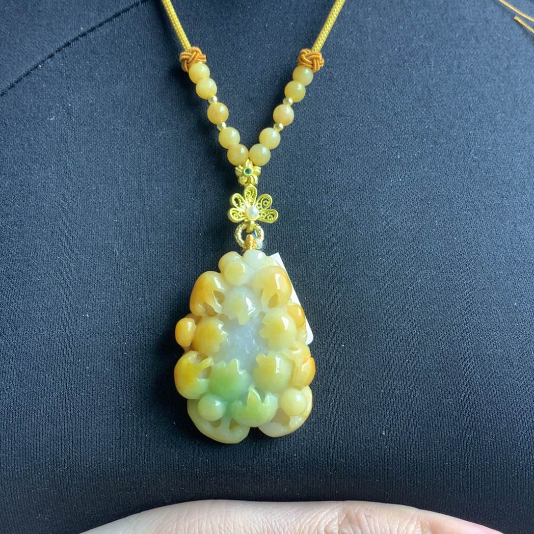 翡翠颈饰未镶嵌翡翠