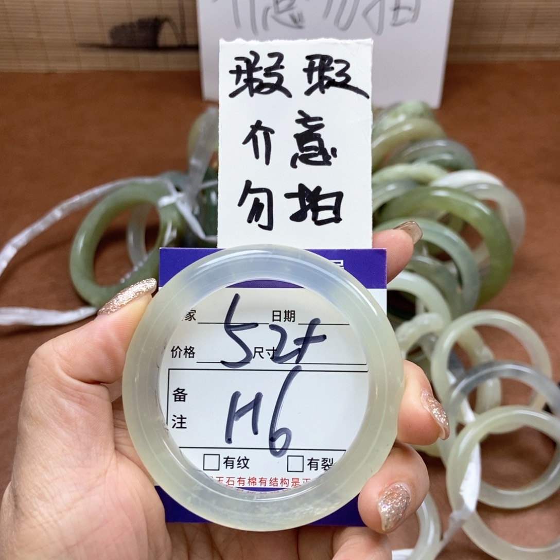 岫玉手镯手镯未镶嵌