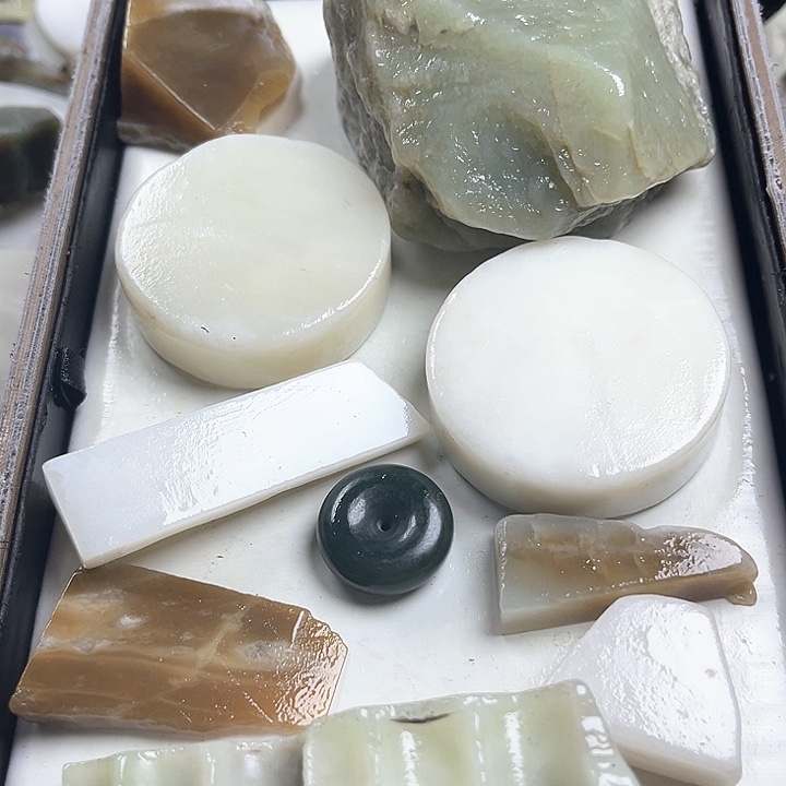 和田玉（糖玉）和田玉边角料9K金镶嵌小*