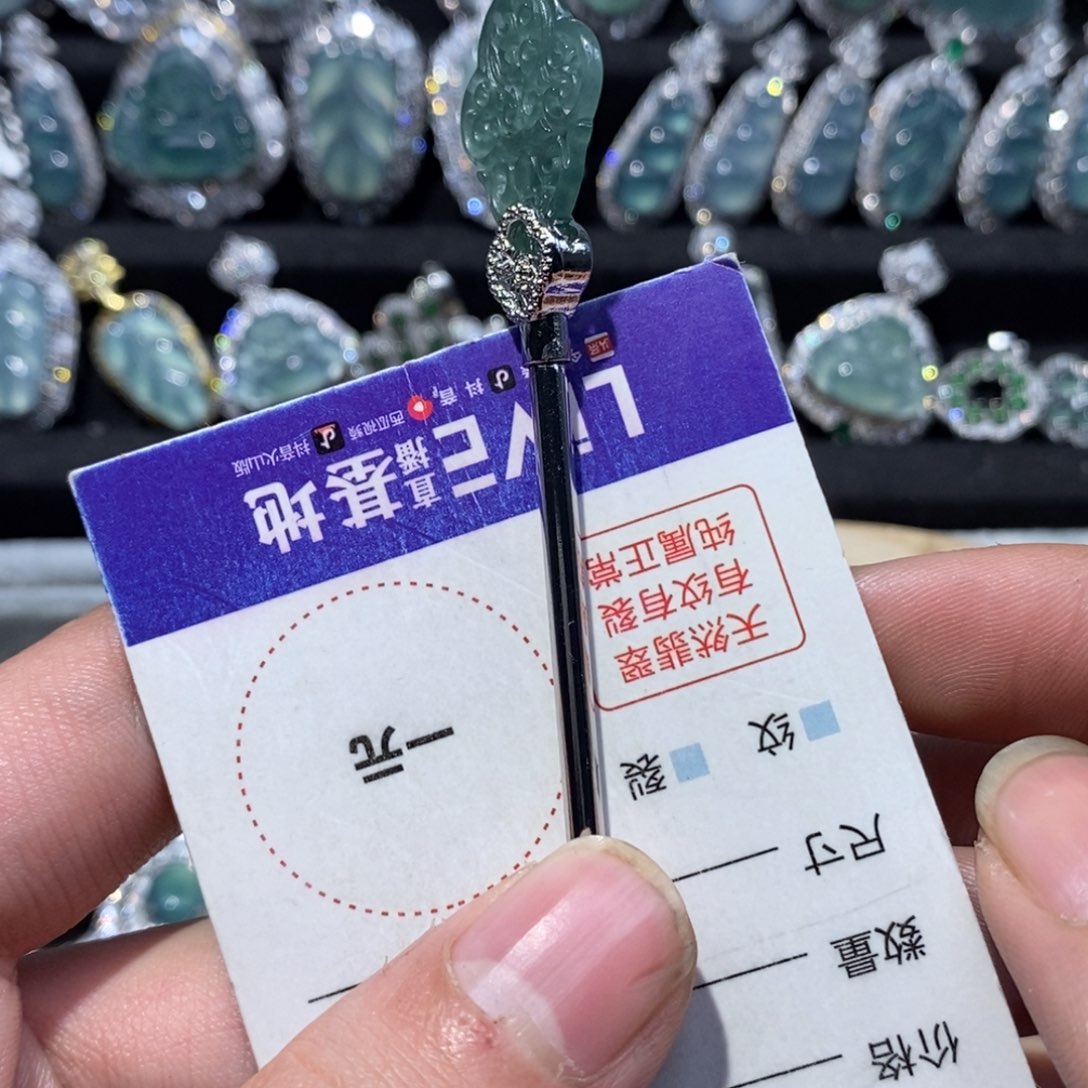 翡翠颈饰未镶嵌翡翠