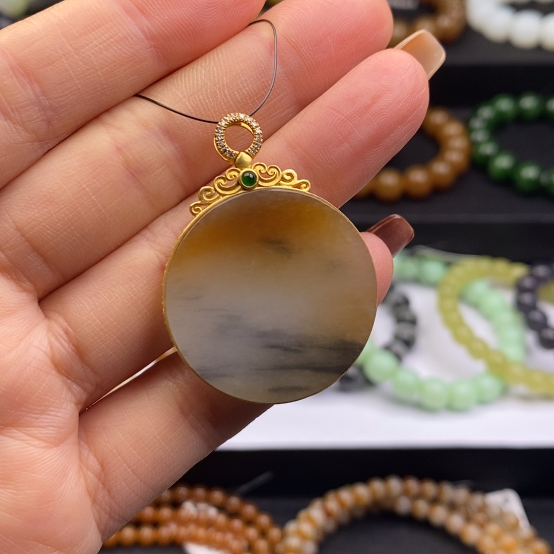 宝***妈和田玉18K金镶嵌吊坠(不含链)