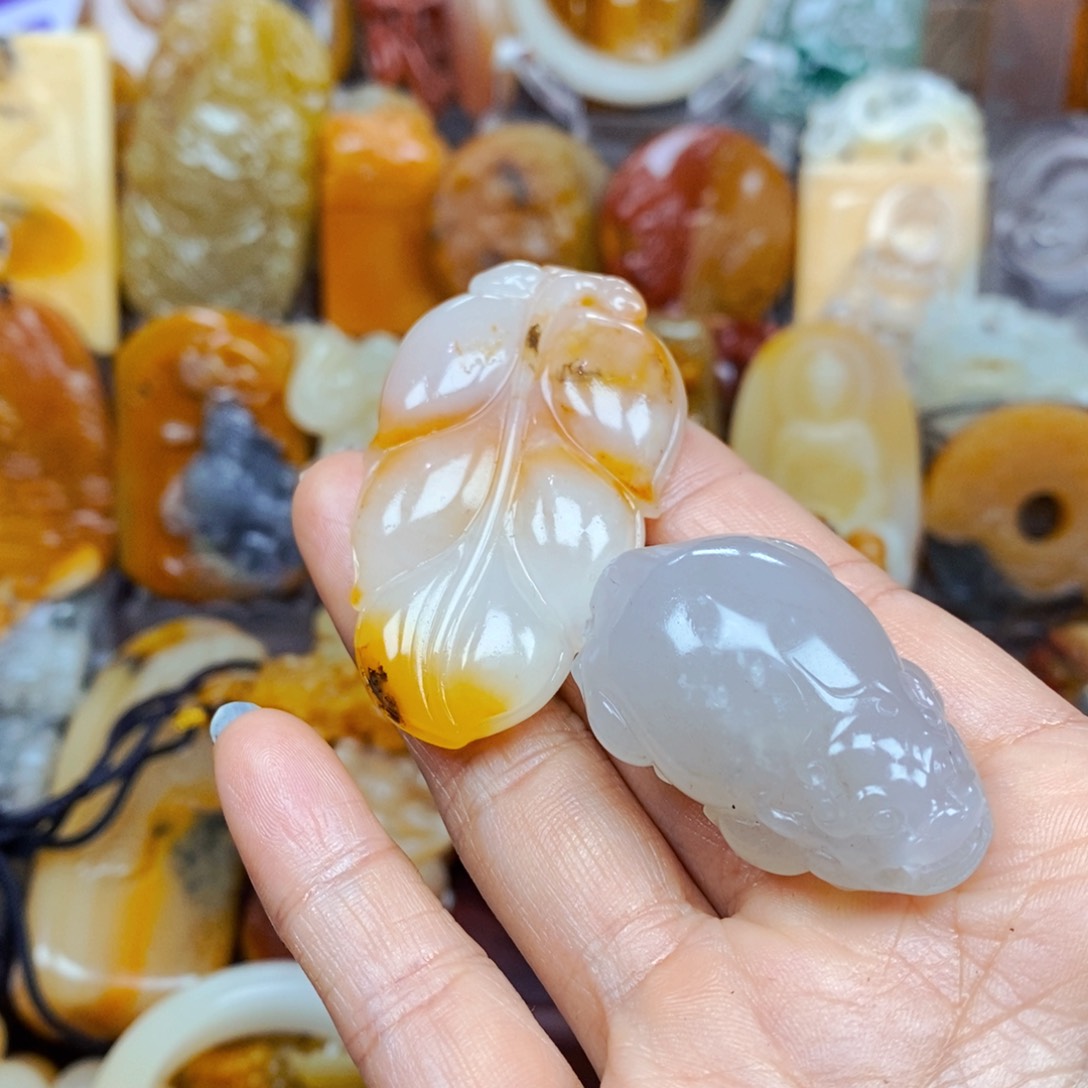 石英质玉（黄龙玉）未镶嵌颈饰
