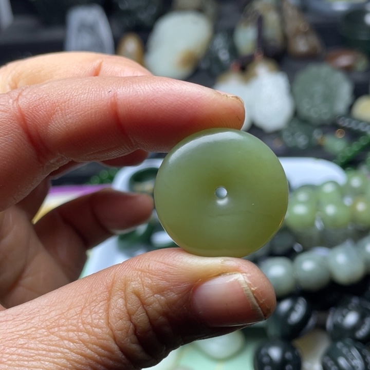 和田玉未镶嵌珠宝半成品