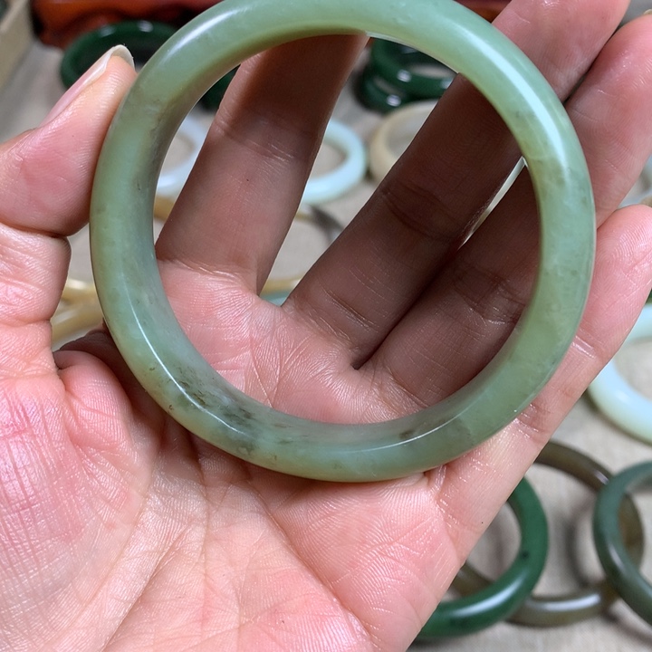 和田玉（糖玉）未镶嵌手镯