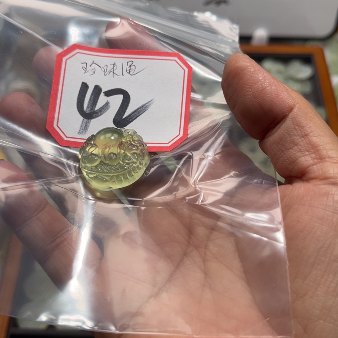 香***草蛇纹石玉未镶嵌颈饰
