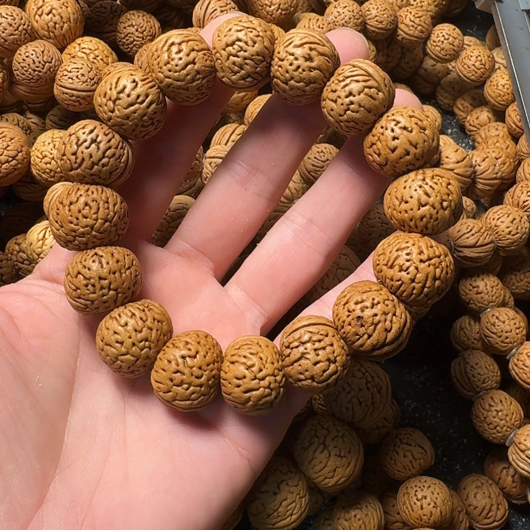 W***s桃核吊坠苹果园手串