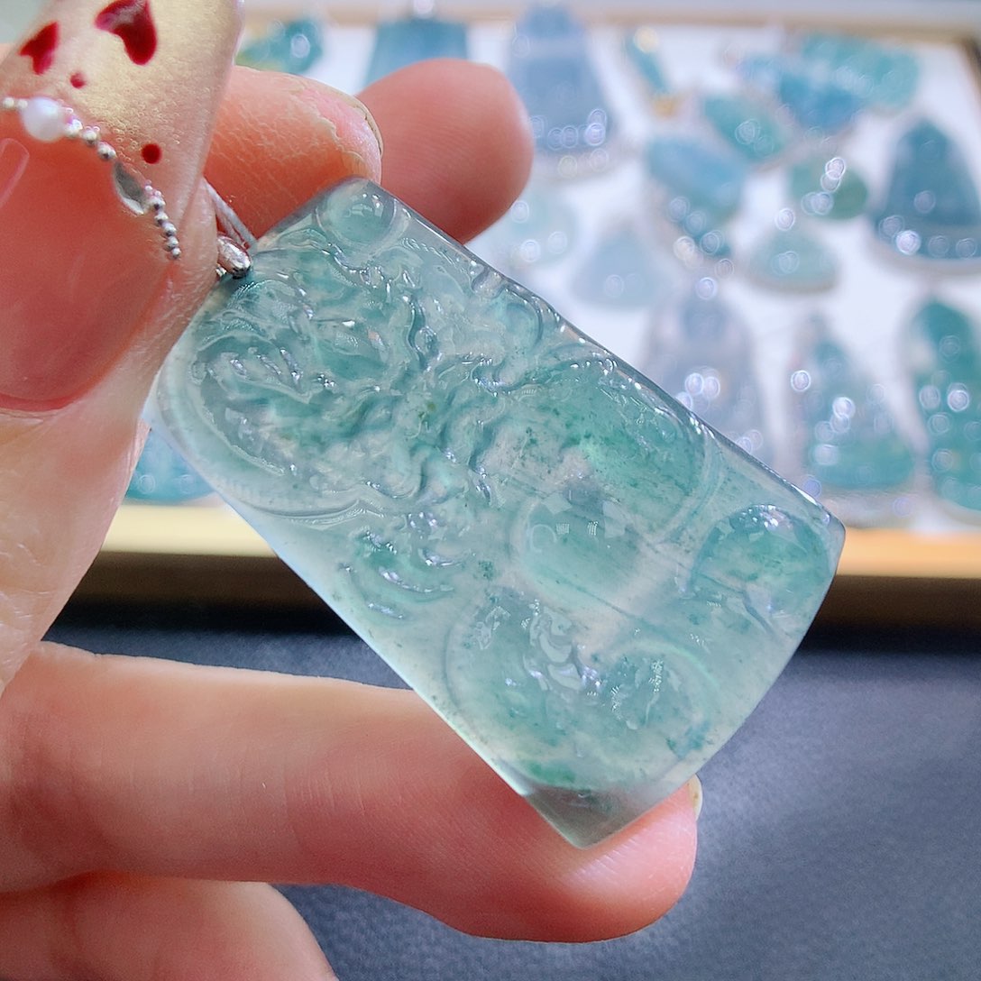 翡翠颈饰未镶嵌翡翠