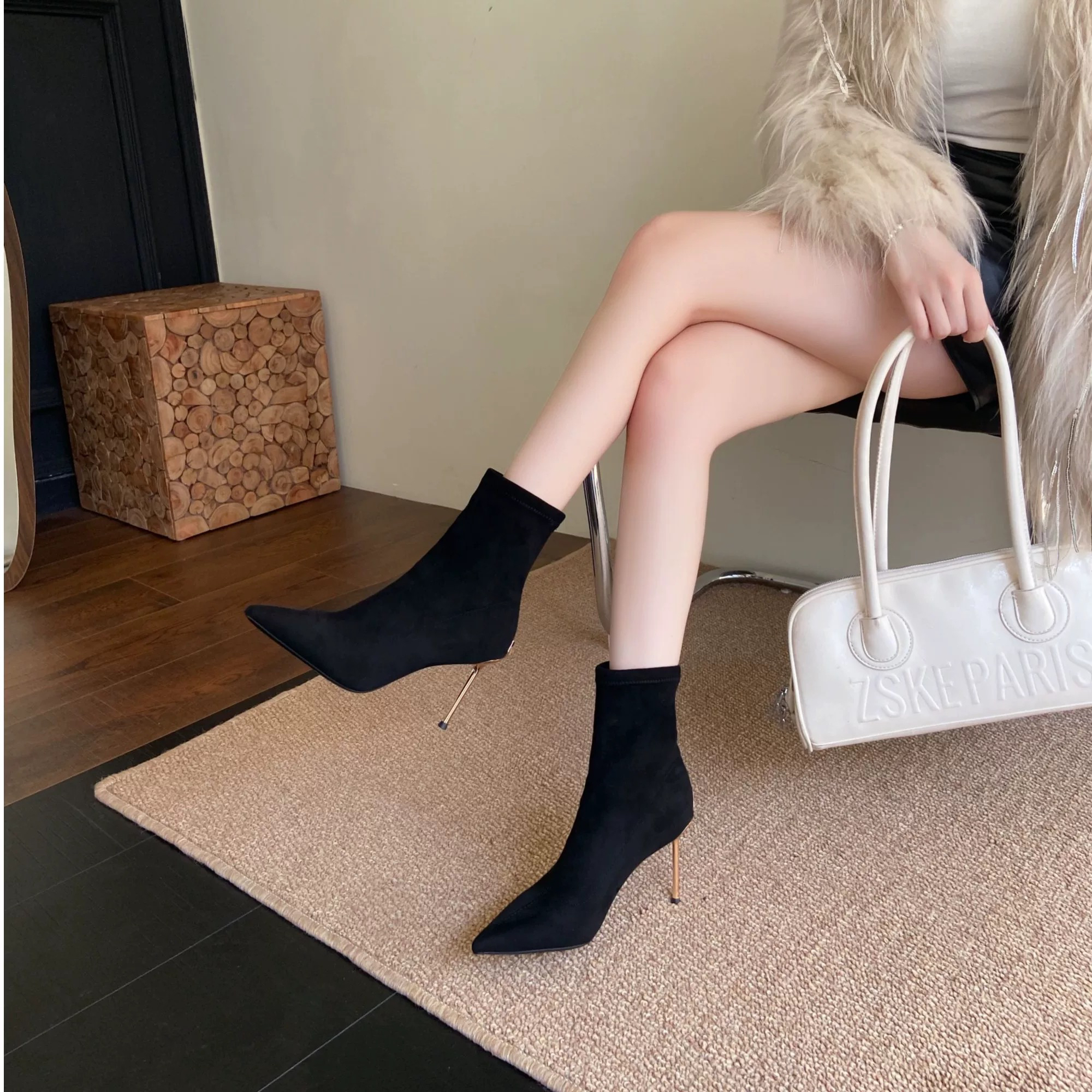 天使之眼·冬季新款时尚百搭高跟小金条短靴2885