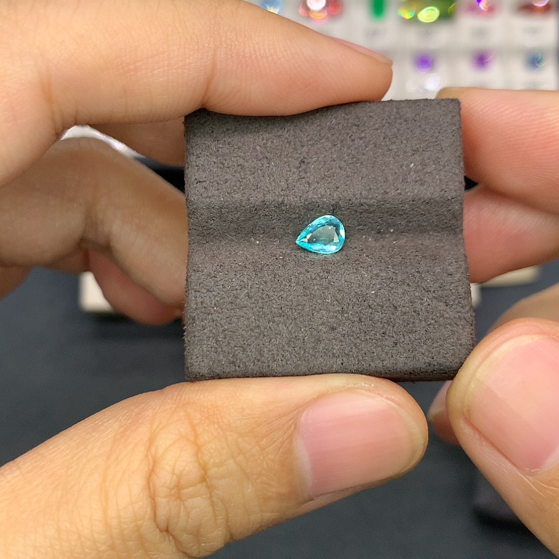 帕拉依巴碧玺未镶嵌裸石40.5分帕拉伊巴