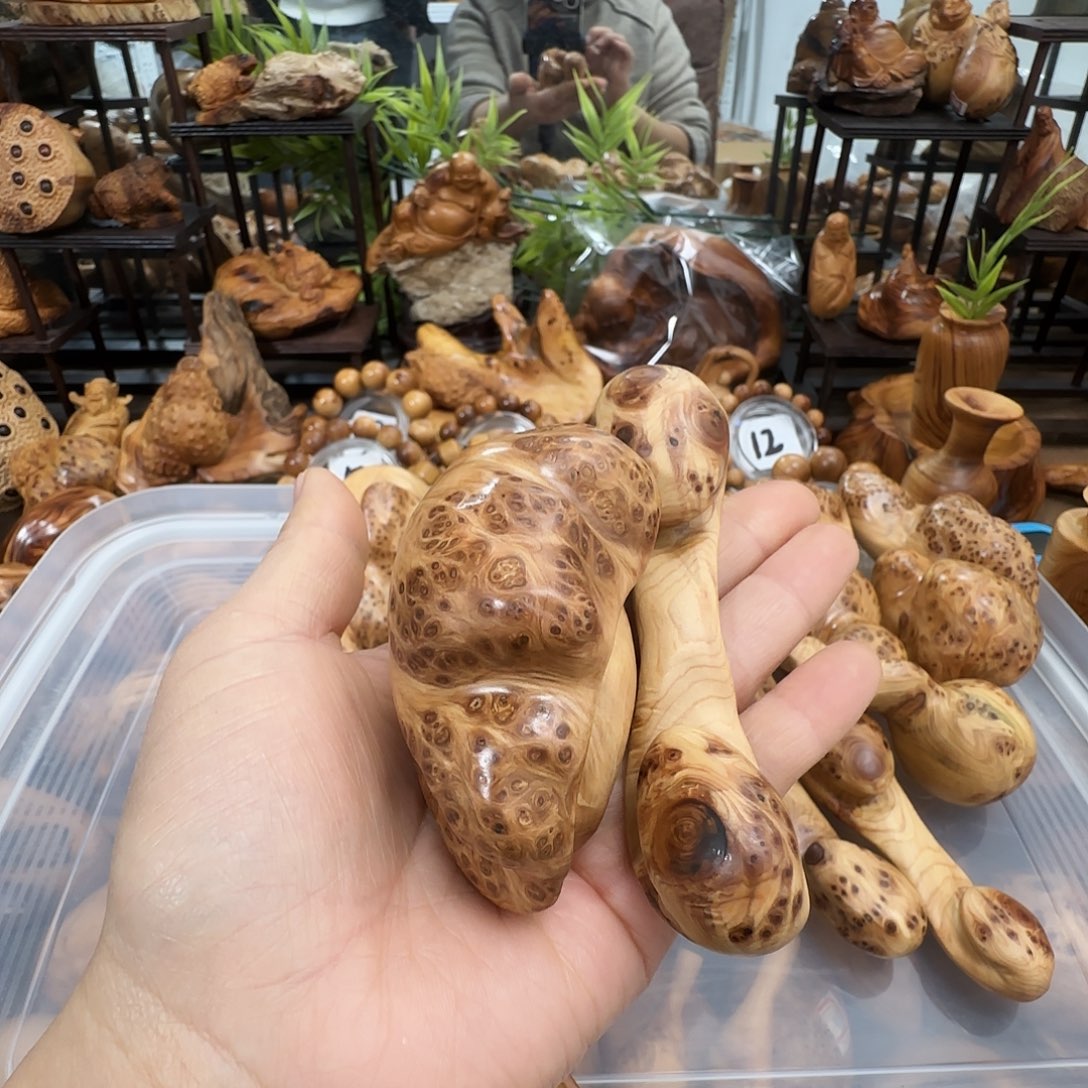 -****柏木（崖柏）太行崖柏陈化留疤随型手把件