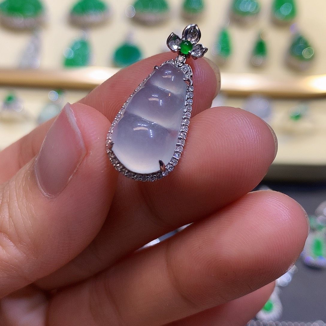 翡翠吊坠(不含链)18K金镶嵌