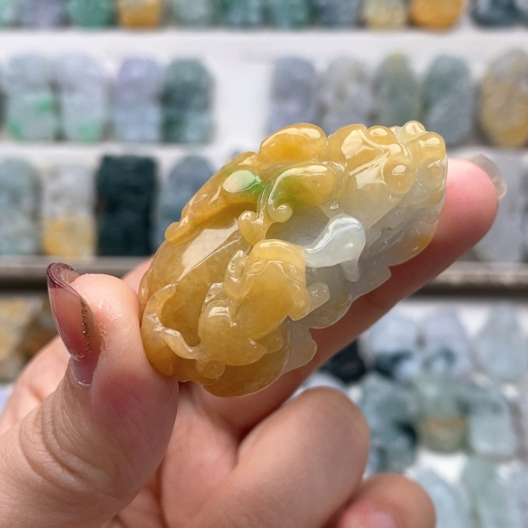 翡翠吊坠(赠链)未镶嵌
