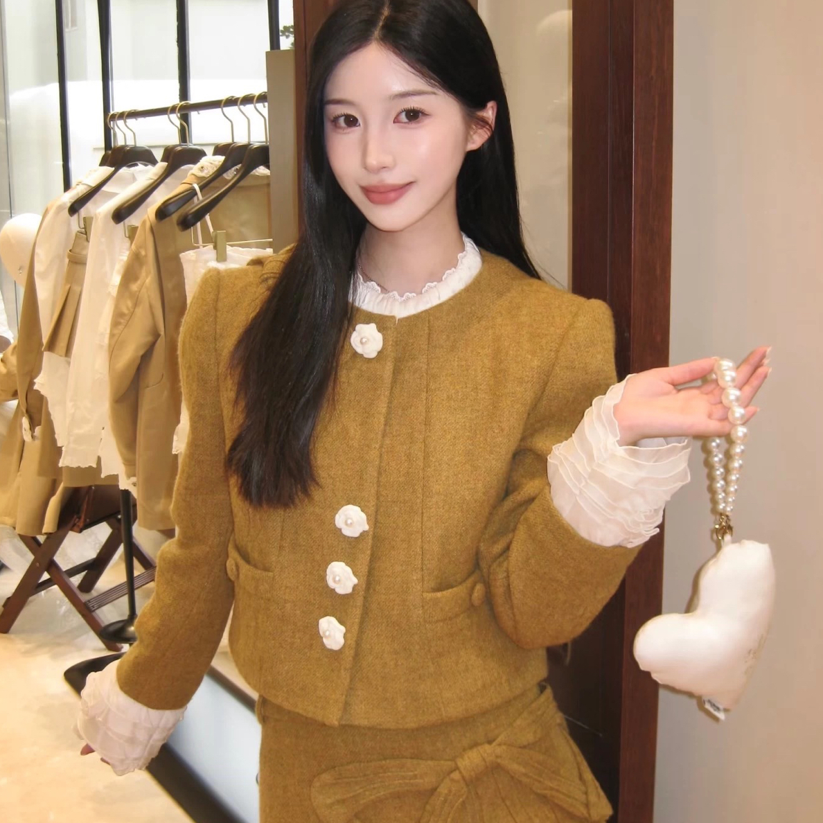 花颜2025秋冬新款时尚手工蝴蝶结绵羊毛毛呢廓形短外套套装女