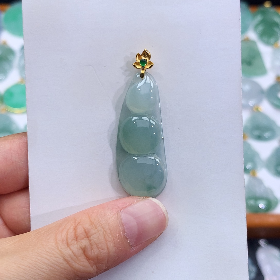 翡翠18K金镶嵌颈饰翡翠吊坠