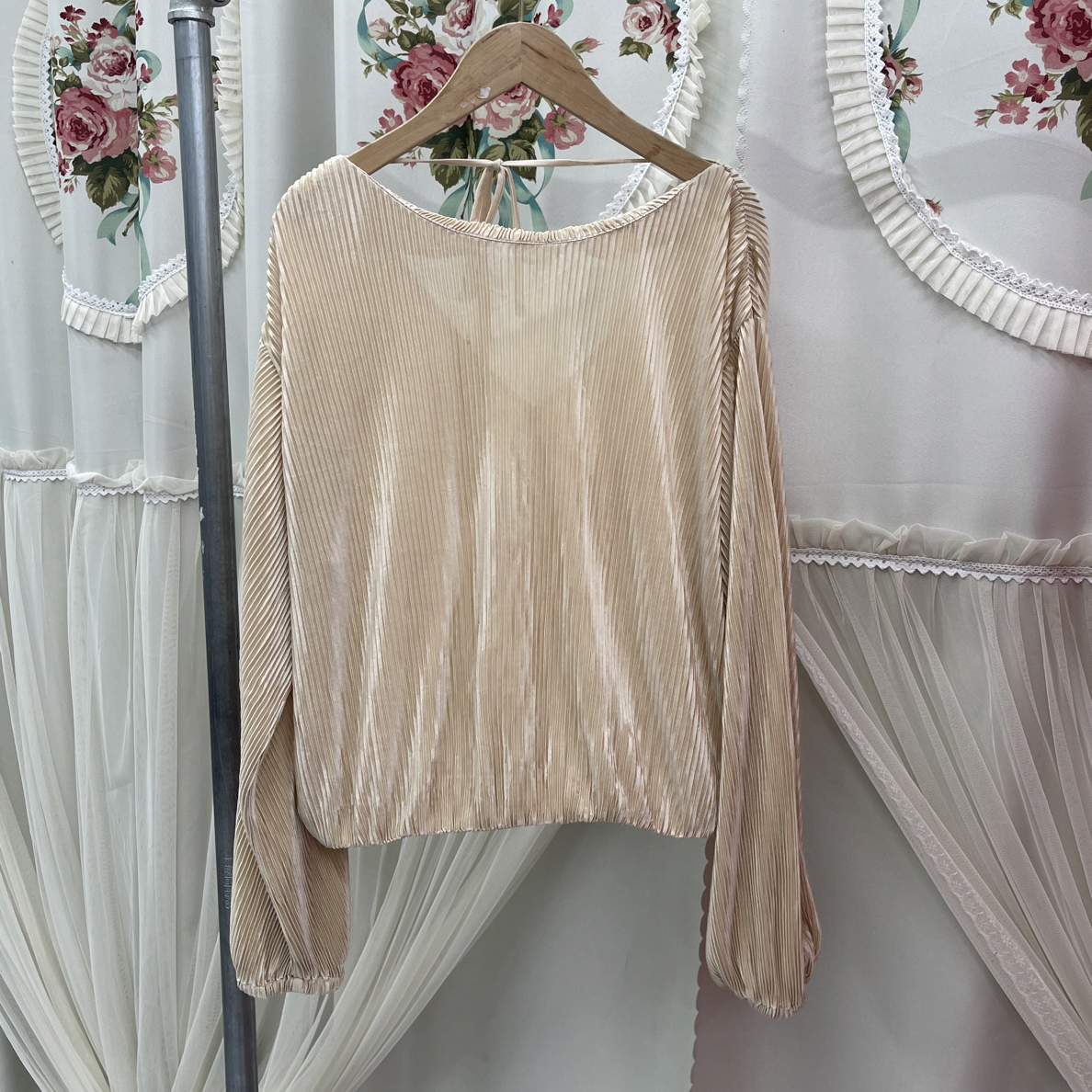 主播同款香槟色优雅贵气百褶上衣