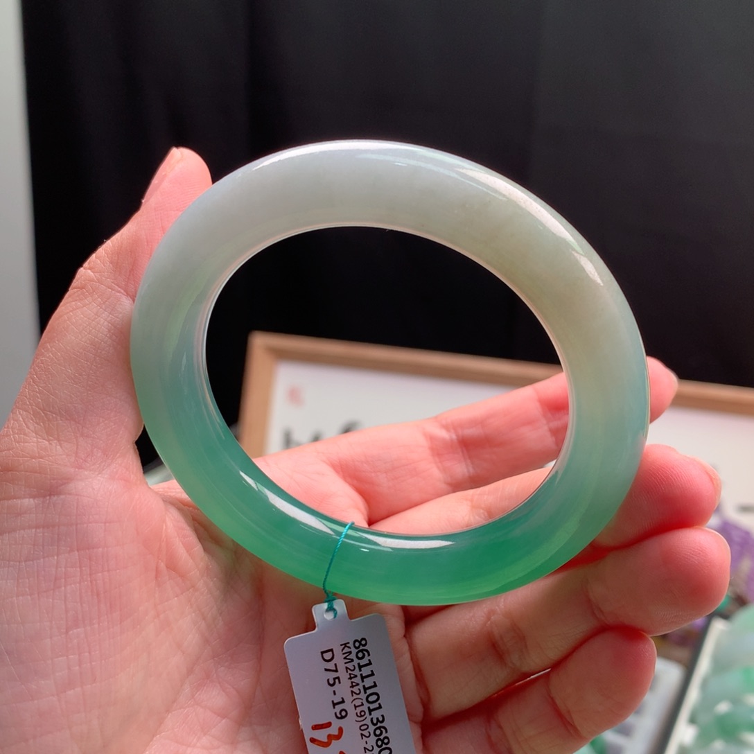 翡翠手镯未镶嵌缅甸