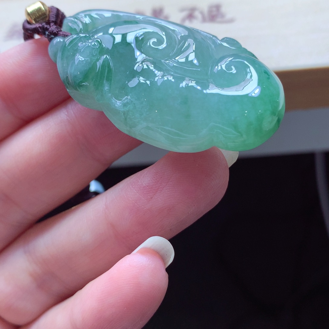 翡翠颈饰未镶嵌吊坠