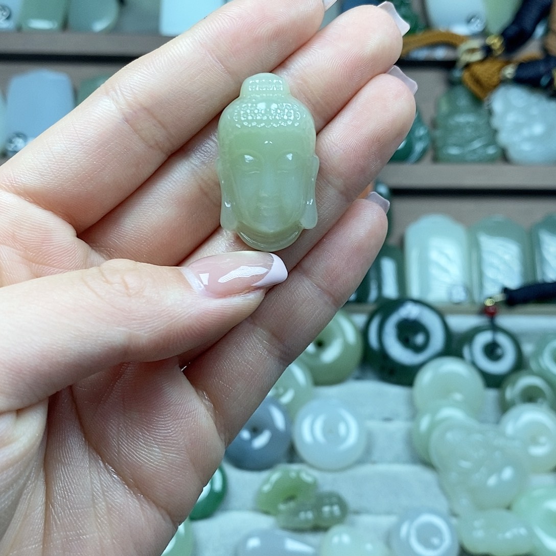 和田玉未镶嵌颈饰佛首