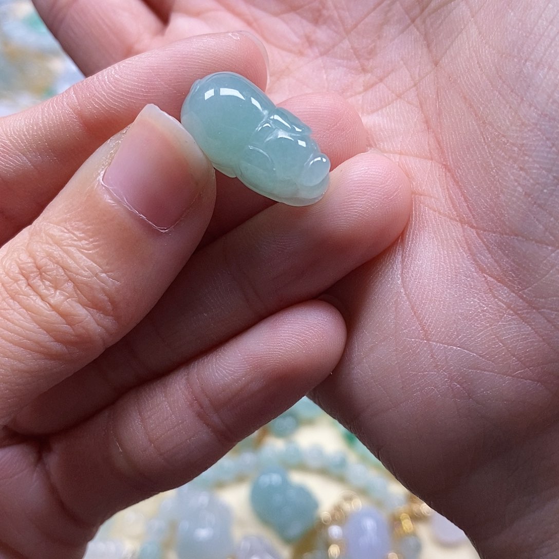 翡翠颈饰未镶嵌闪