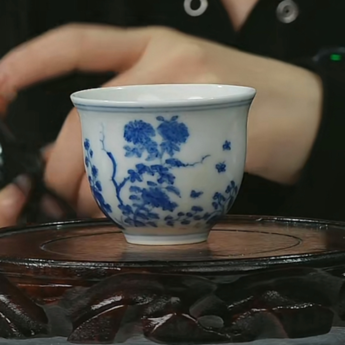 Y青花菊花诗题纹杯
