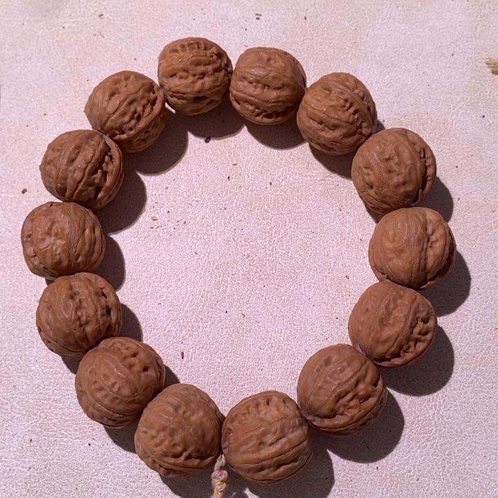 手串文玩核桃一****?…………