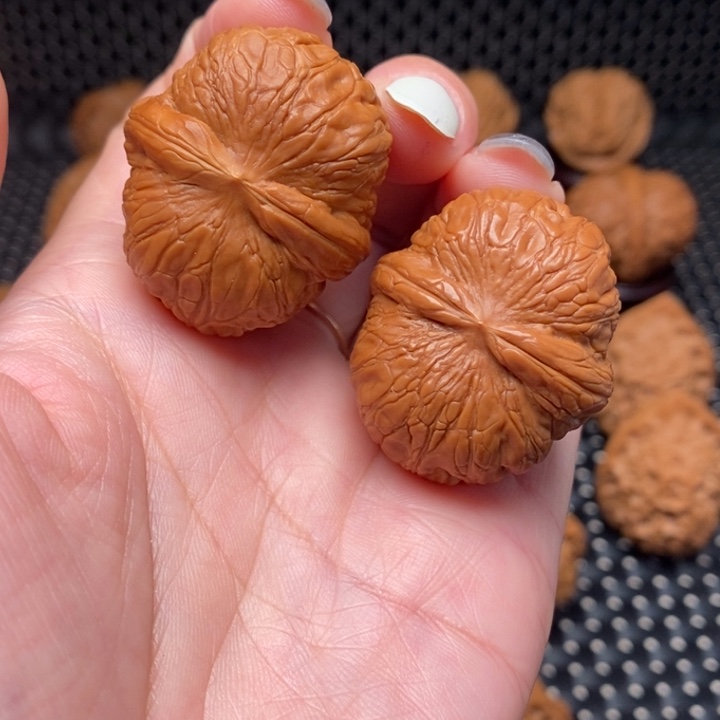 文玩核桃吊坠8元宝37