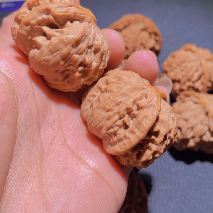 文玩核桃吊坠白狮子顺风耳