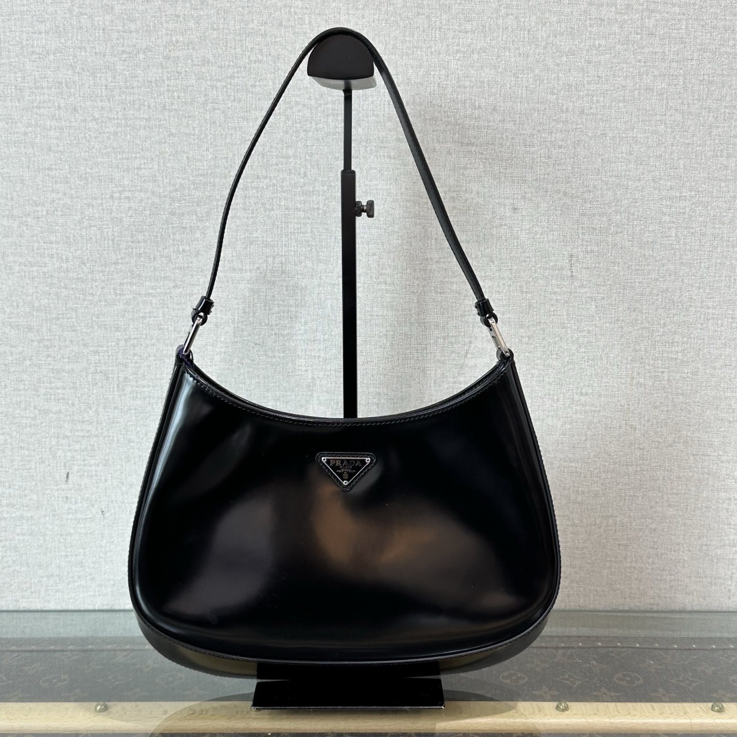 95新 Prada/普拉达 黑银亮面单肩腋下包 10709