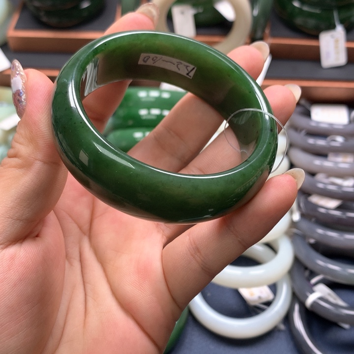 【闪购商品】未镶嵌手镯和田玉（碧玉）