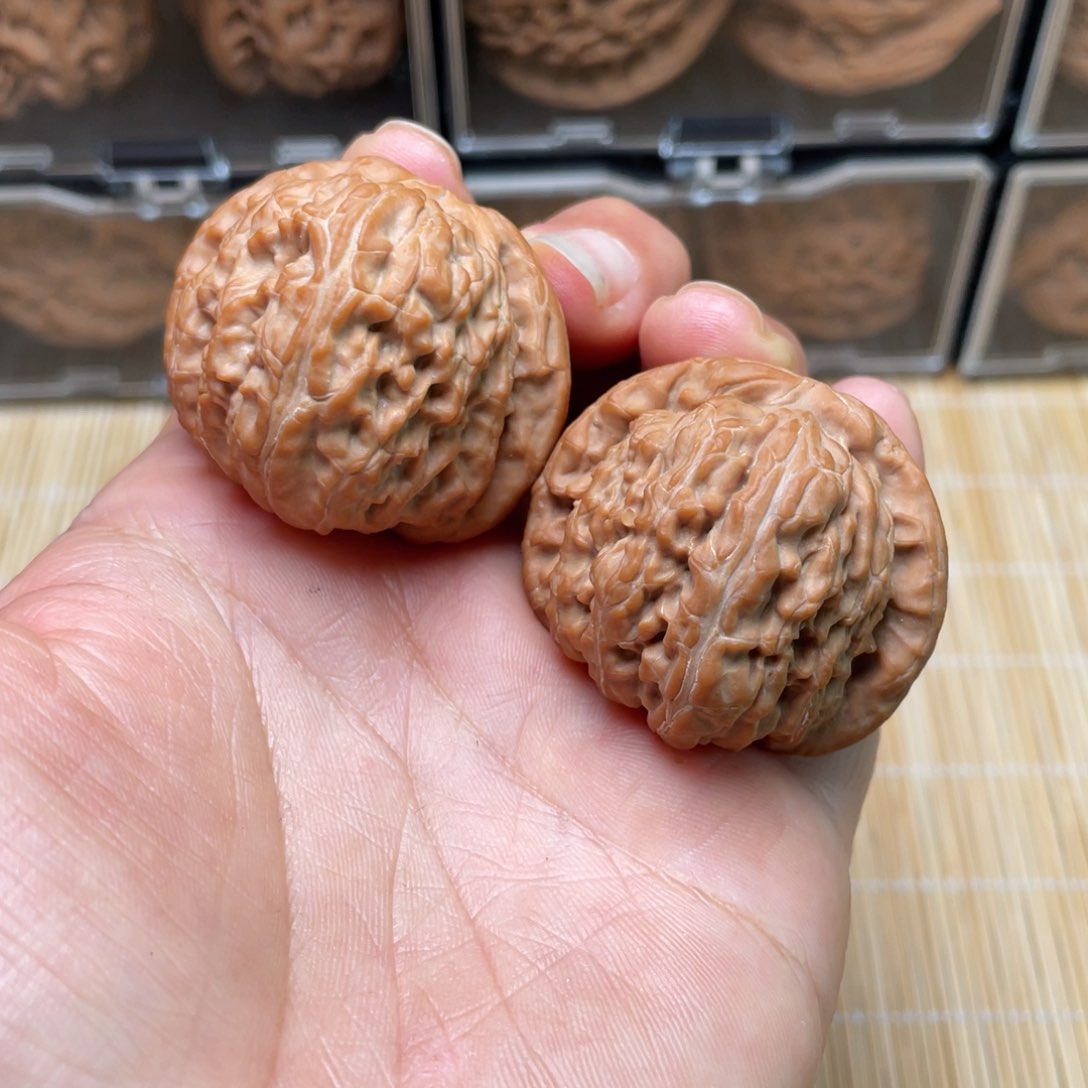 【闪购商品】文玩核桃把件球白……
