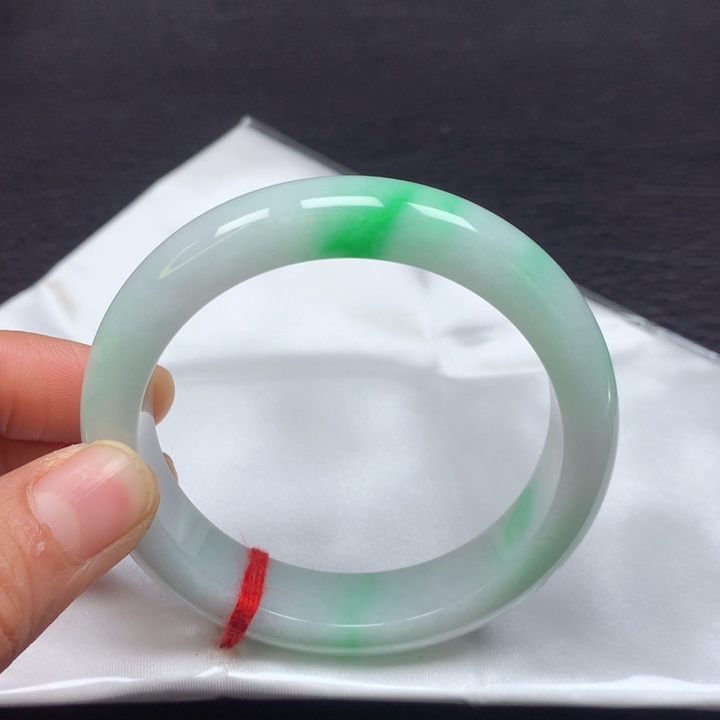 翡翠手镯未镶嵌55圈