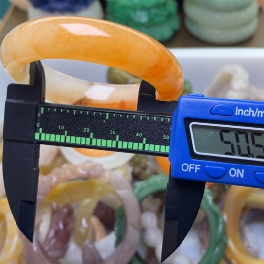 【闪购商品】未镶嵌手镯（圆镯）石英质玉