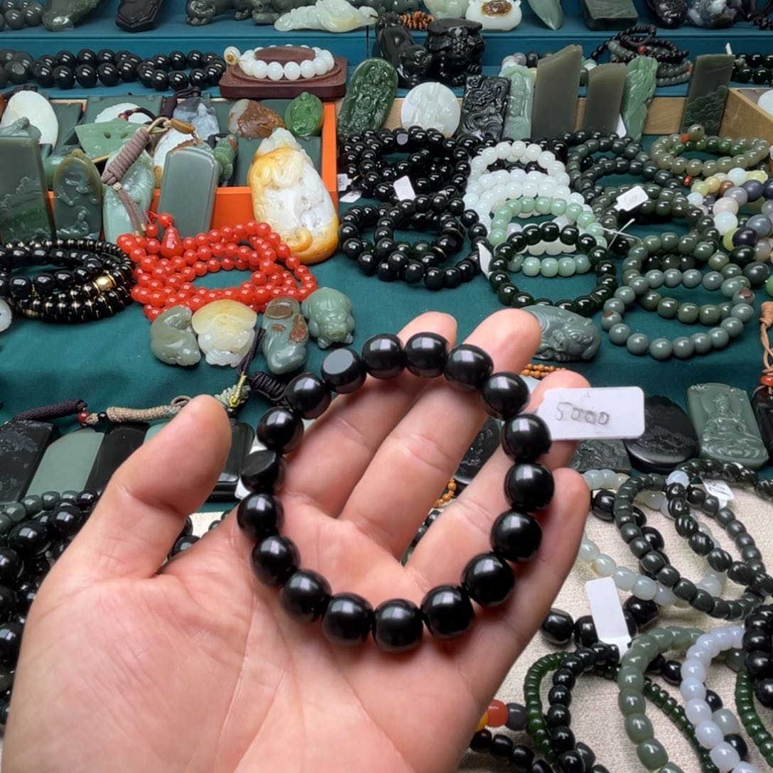 和田玉吊坠(不含链)未镶嵌白***碴