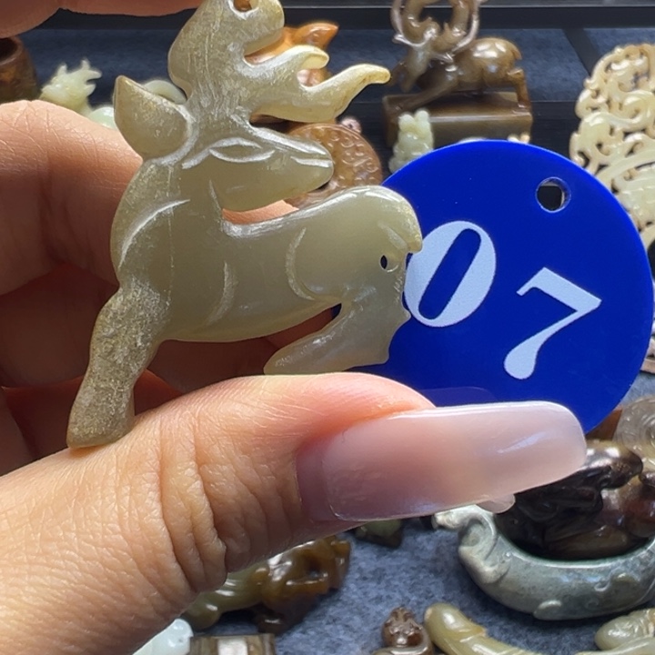 和田玉未镶嵌车挂