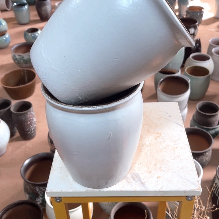 紫砂花盆口径18高度21两只小瑕疵