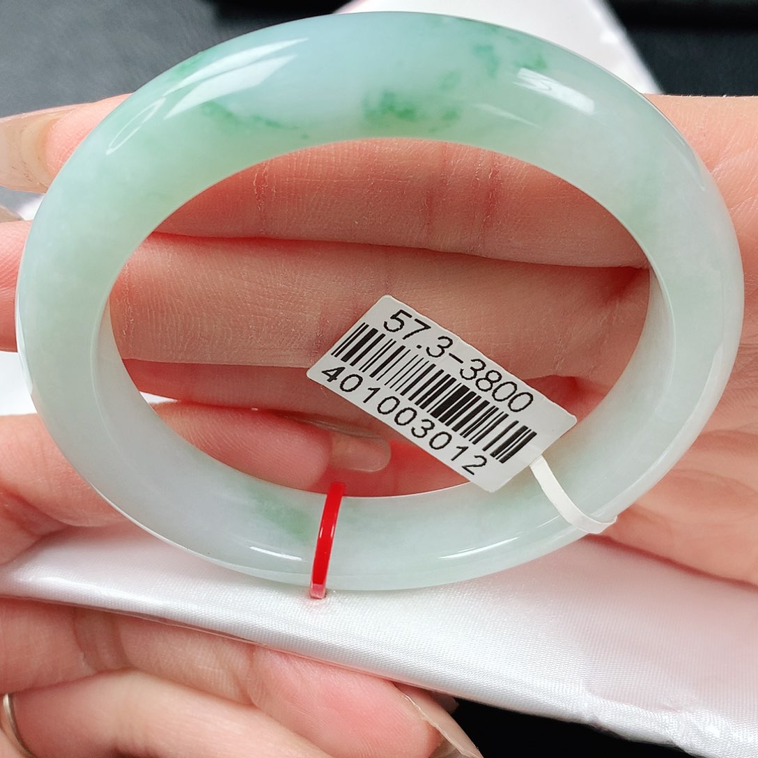 翡翠手镯未镶嵌果绿飘花正圈57圈口3号