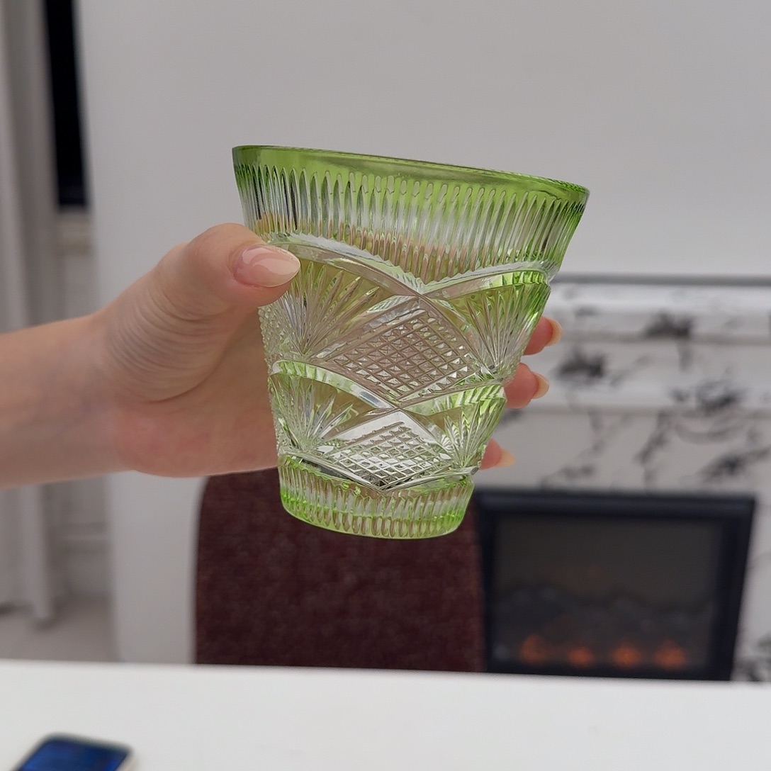 木文华东方水晶杯翠绿浮雕默认微瑕