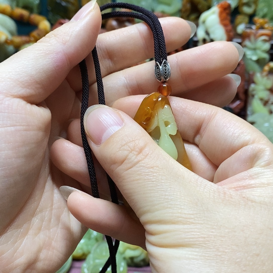 用***1岫玉未镶嵌吊坠(赠链)