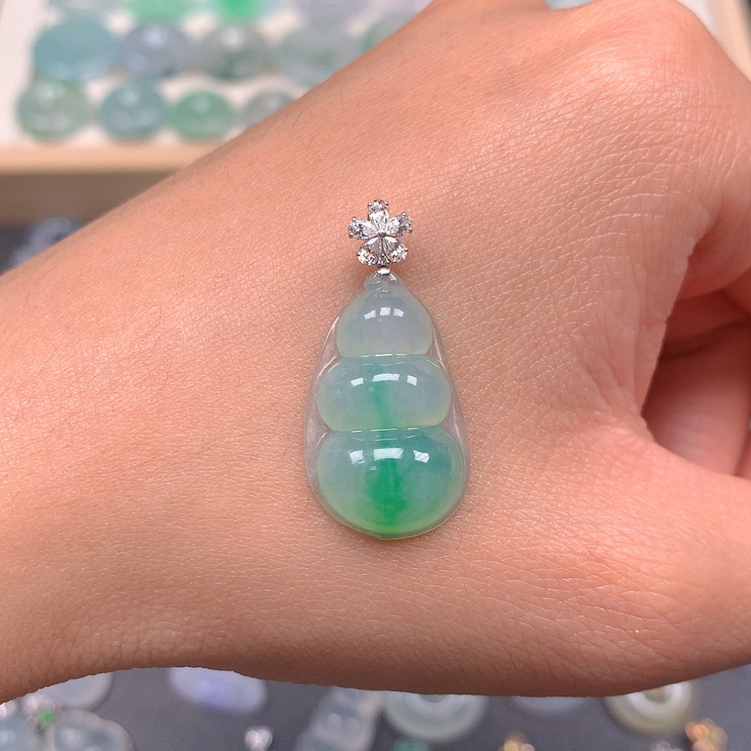 吊坠(不含链)18K金镶嵌翡翠