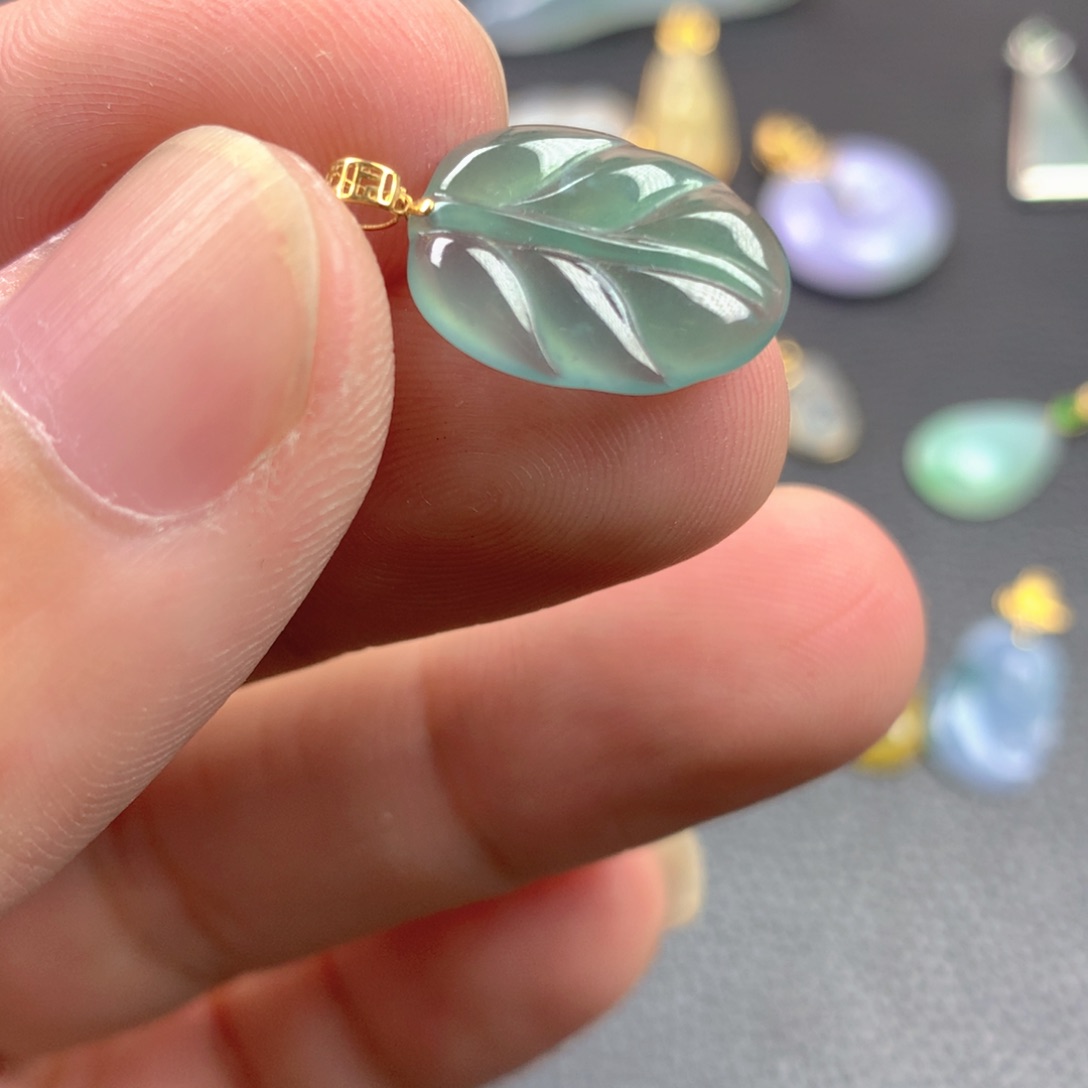 【闪购商品】颈饰18K金镶嵌翡翠翡翠