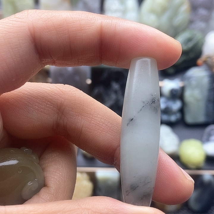 颈饰未镶嵌和田玉（糖玉）