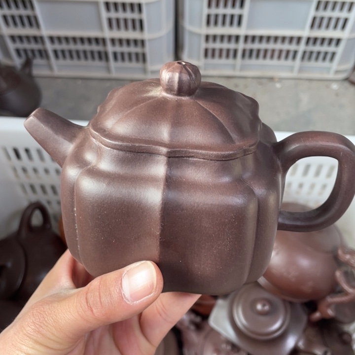 老厂紫砂壶一件。