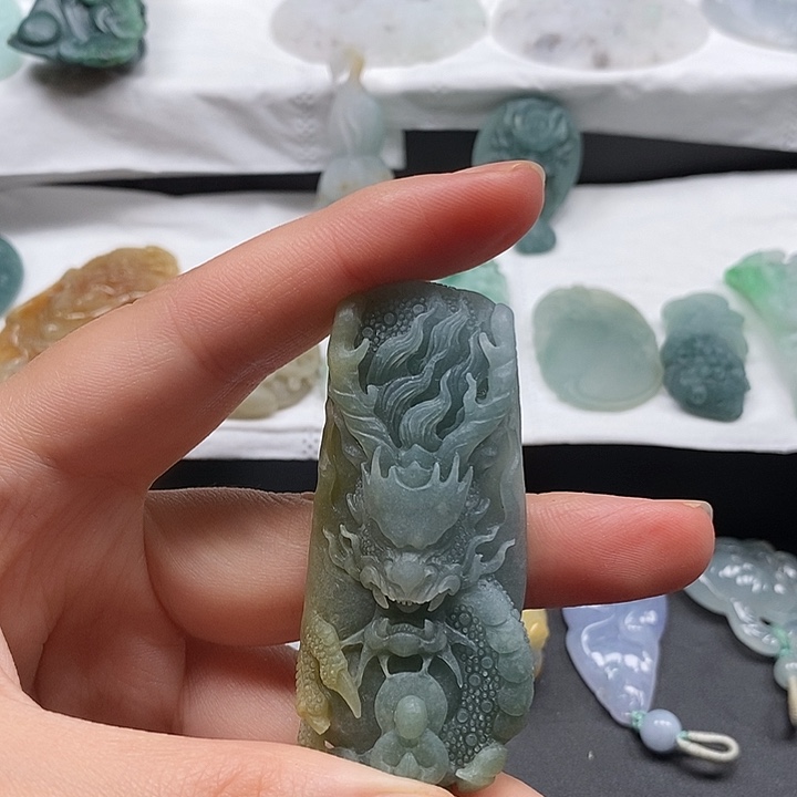 翡翠未镶嵌颈饰翡翠首饰