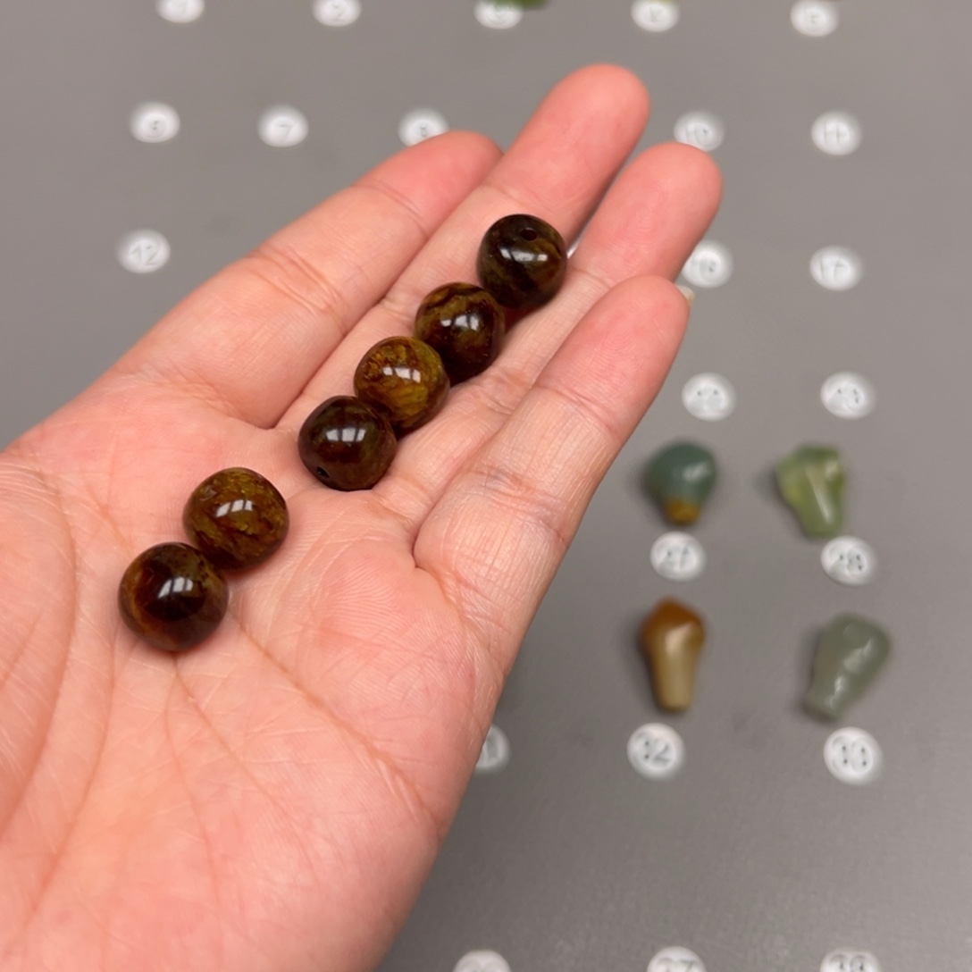 未镶嵌蛇纹石玉颈饰遇****都